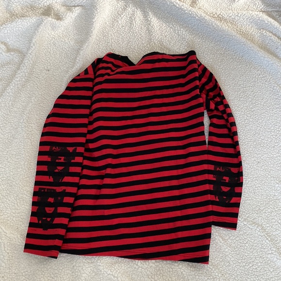 No name brand long sleeved shirt with detailed prints - Picture 6 of 6